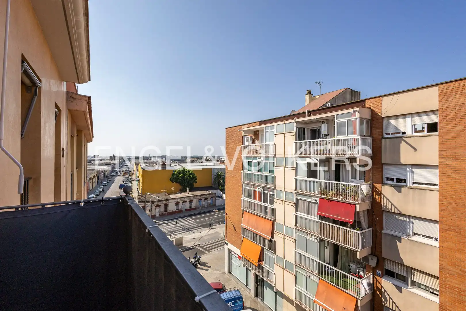 Vista exterior de Àtic en venda en Viladecans amb Aire condicionat, Calefacció i Parquet