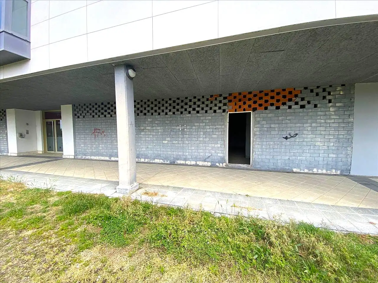 Vista exterior de Local en venta en Vigo 