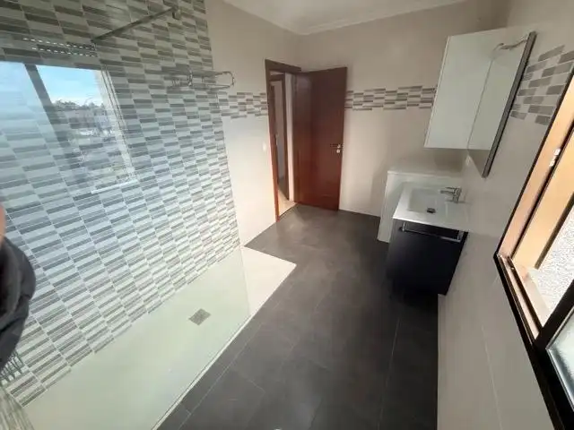 Bany de Casa o xalet en venda en Sanxenxo amb Jardí privat, Terrassa i Moblat