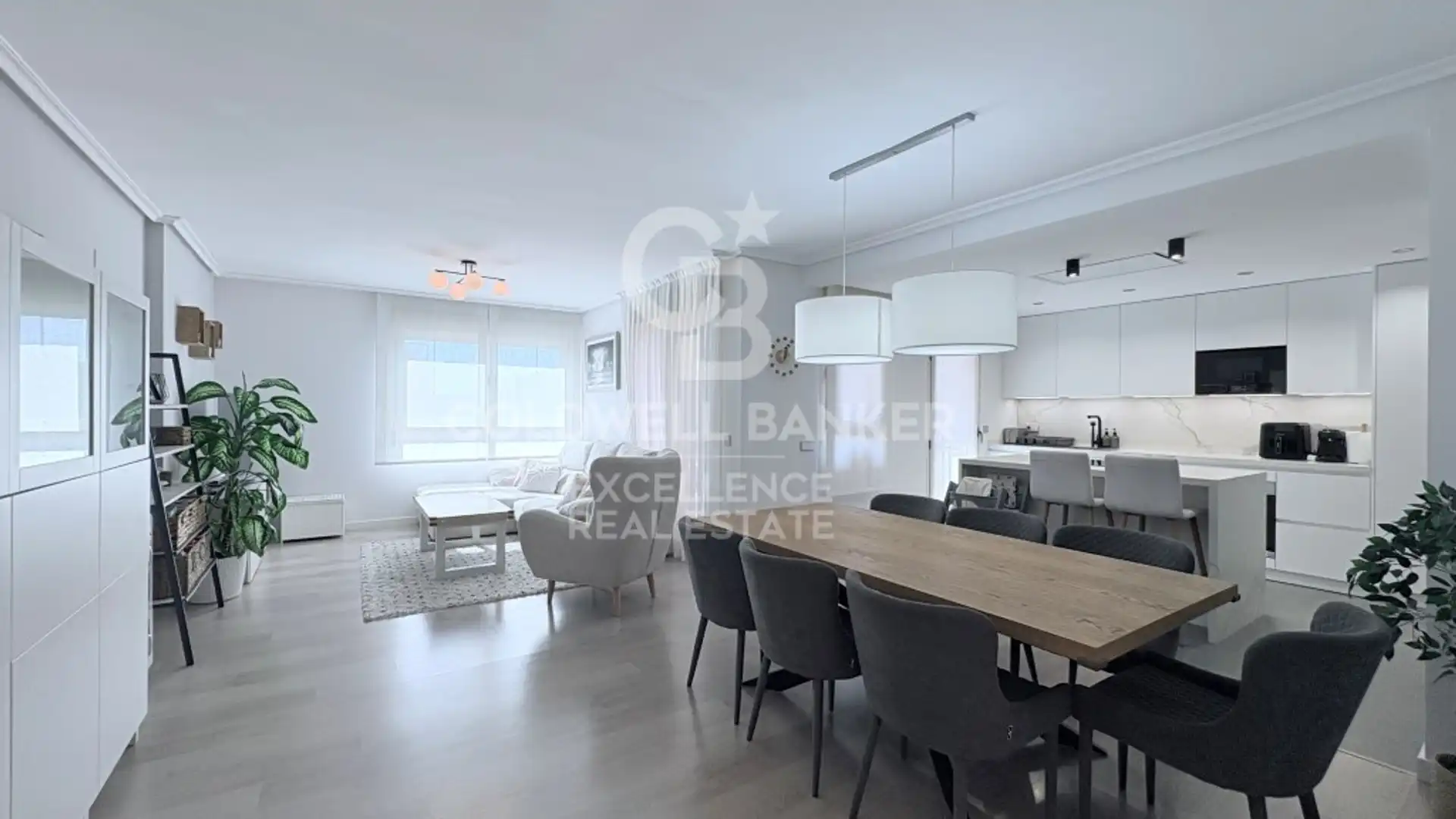 Comedor de Piso en venta en  Valencia Capital con Aire acondicionado, Terraza y Piscina comunitaria
