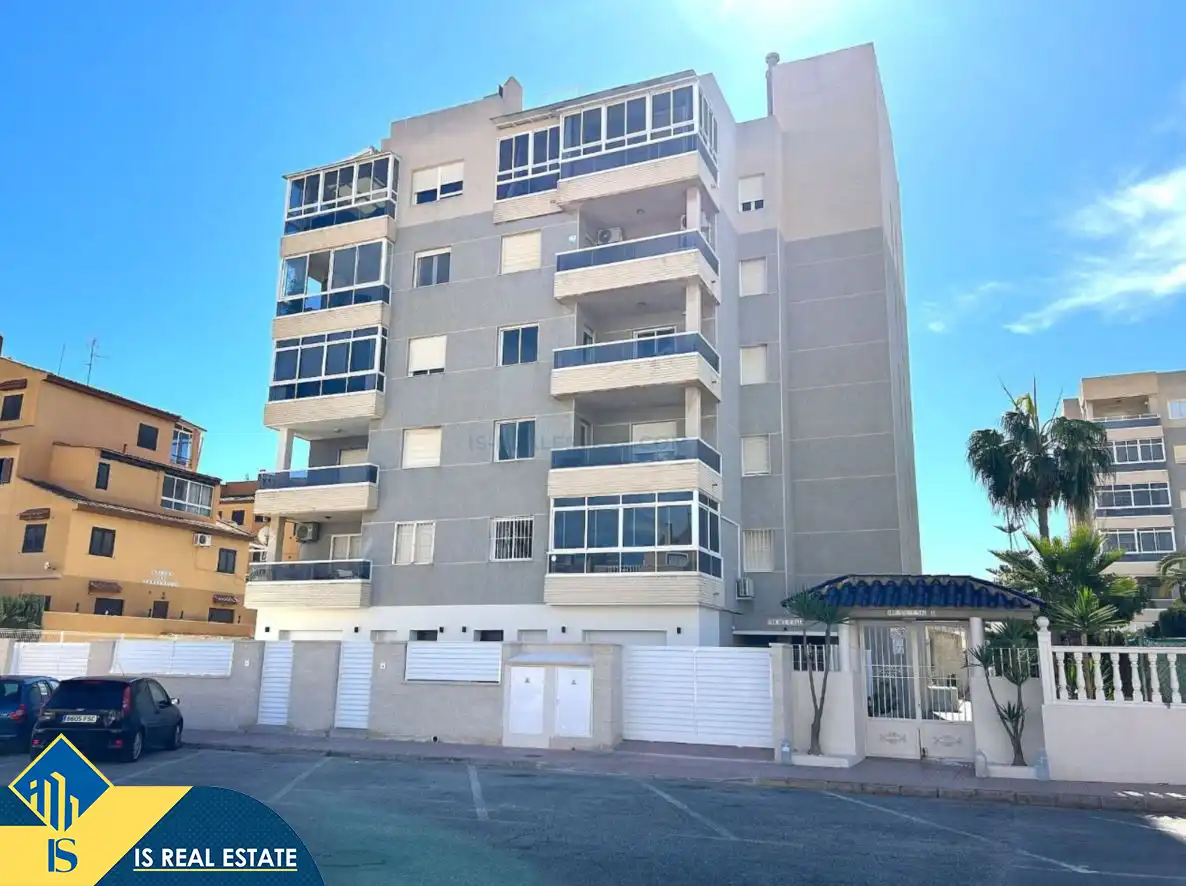 Vista exterior de Casa o chalet en venta en Torrevieja con Calefacción, Terraza y Amueblado