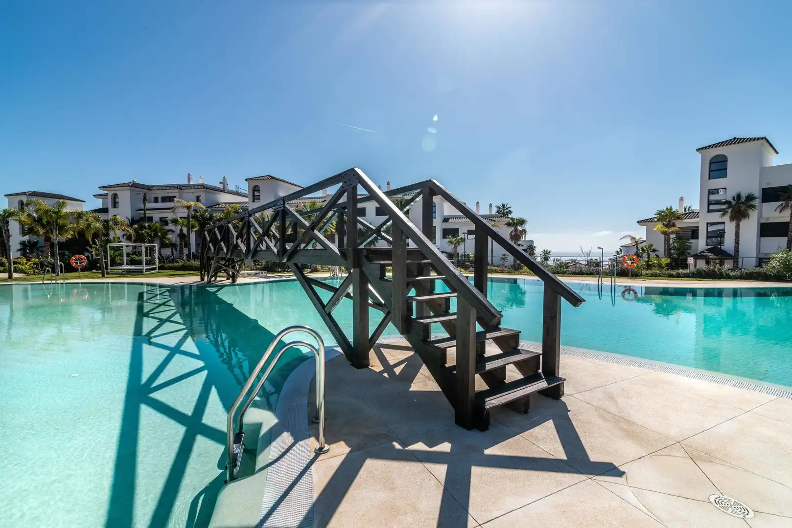 Piscina de Planta baja en venta en Estepona con Aire acondicionado, Calefacción y Jardín privado