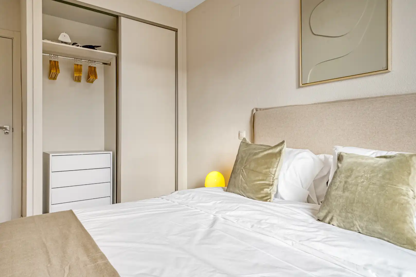 Bedroom of Apartments for rent in Madrid  with Air Conditioner, Heating and Parquet flooring