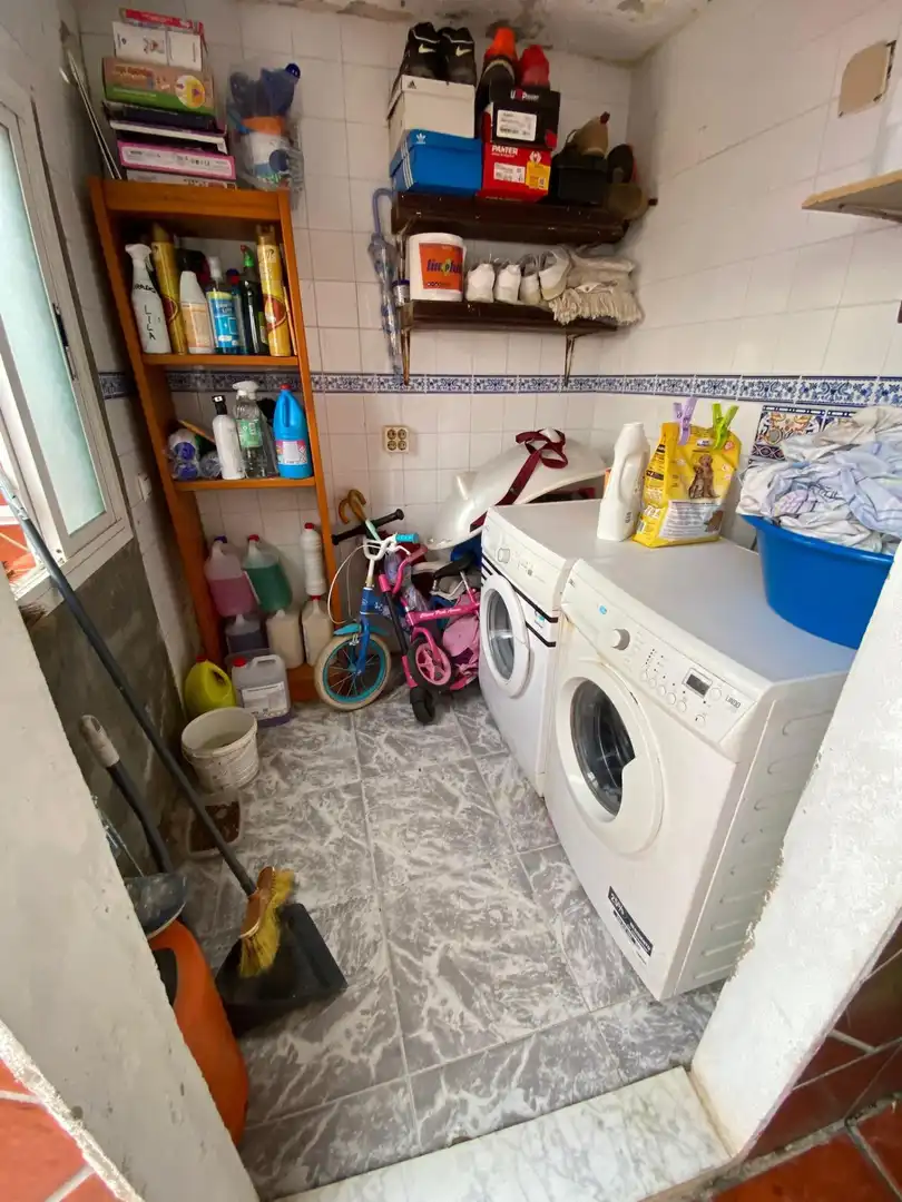 Cuina de Casa adosada en venda en Mairena del Aljarafe amb Jardí privat