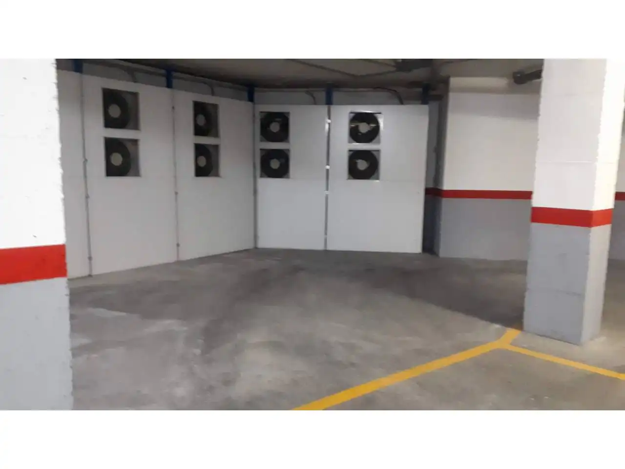 Parkplatz von Garage zum Verkauf in Berga