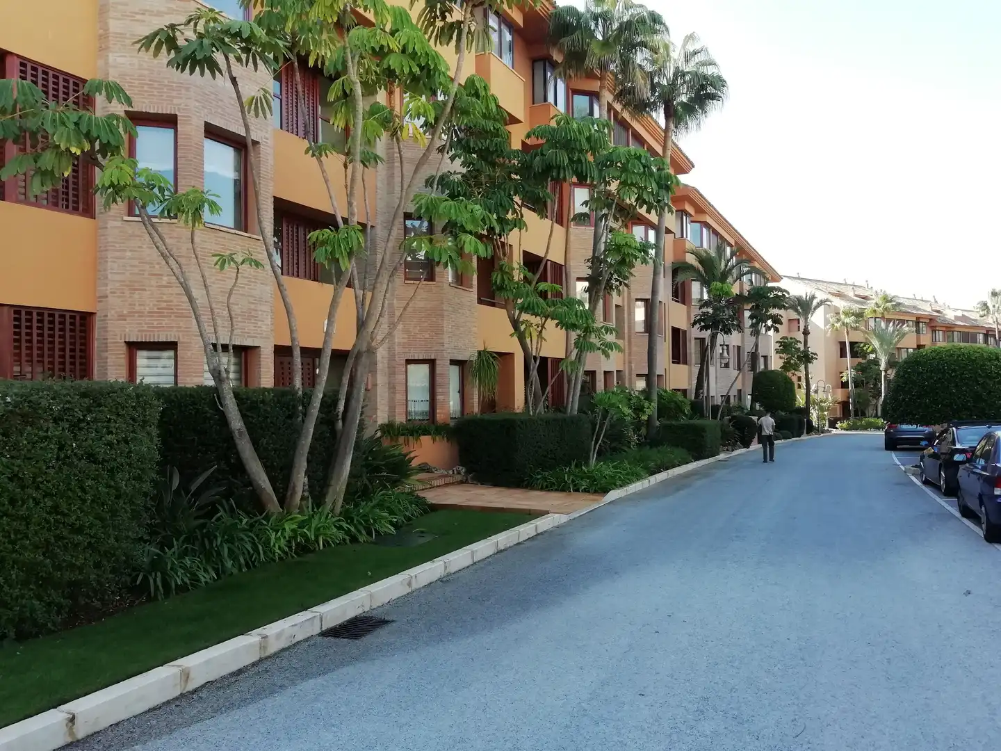 Außenansicht von Maisonette zum Verkauf in Marbella mit Klimaanlage, Terrasse und Abstellraum
