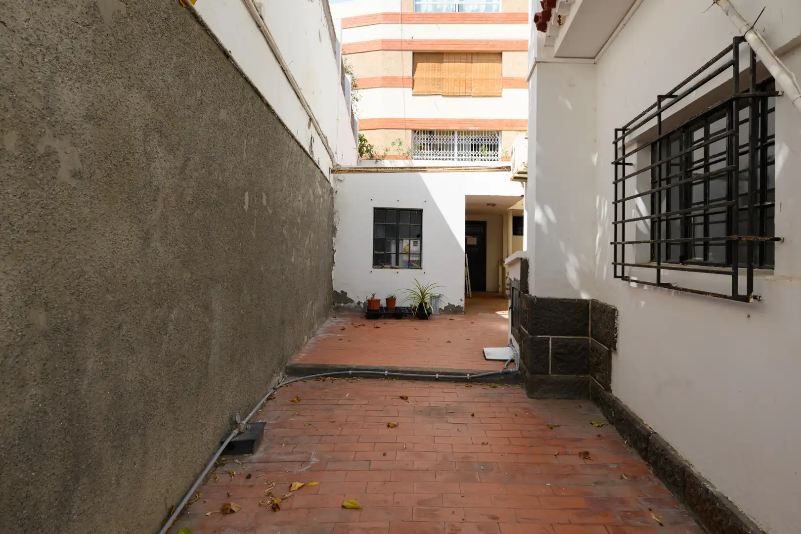 Vista exterior de Casa o xalet en venda en Las Palmas de Gran Canaria amb Aire condicionat, Jardí privat i Terrassa