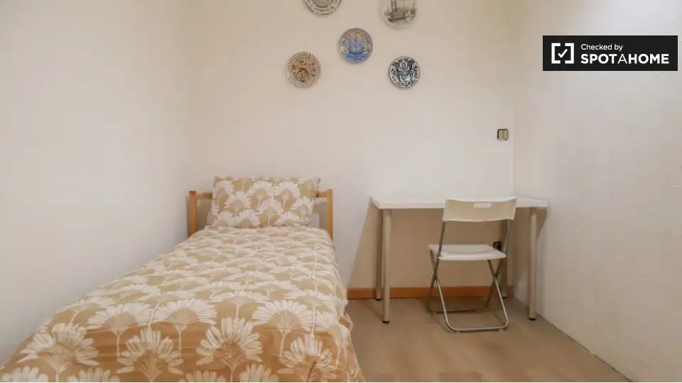 Habitación de Piso de alquiler en Madrid con Aire acondicionado, Calefacción y Amueblado