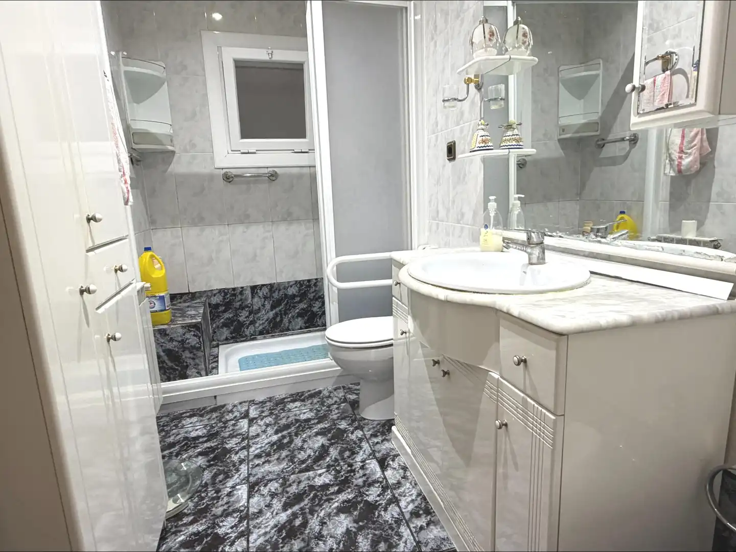 Badezimmer von Erdgeschoss zum Verkauf in Centre
