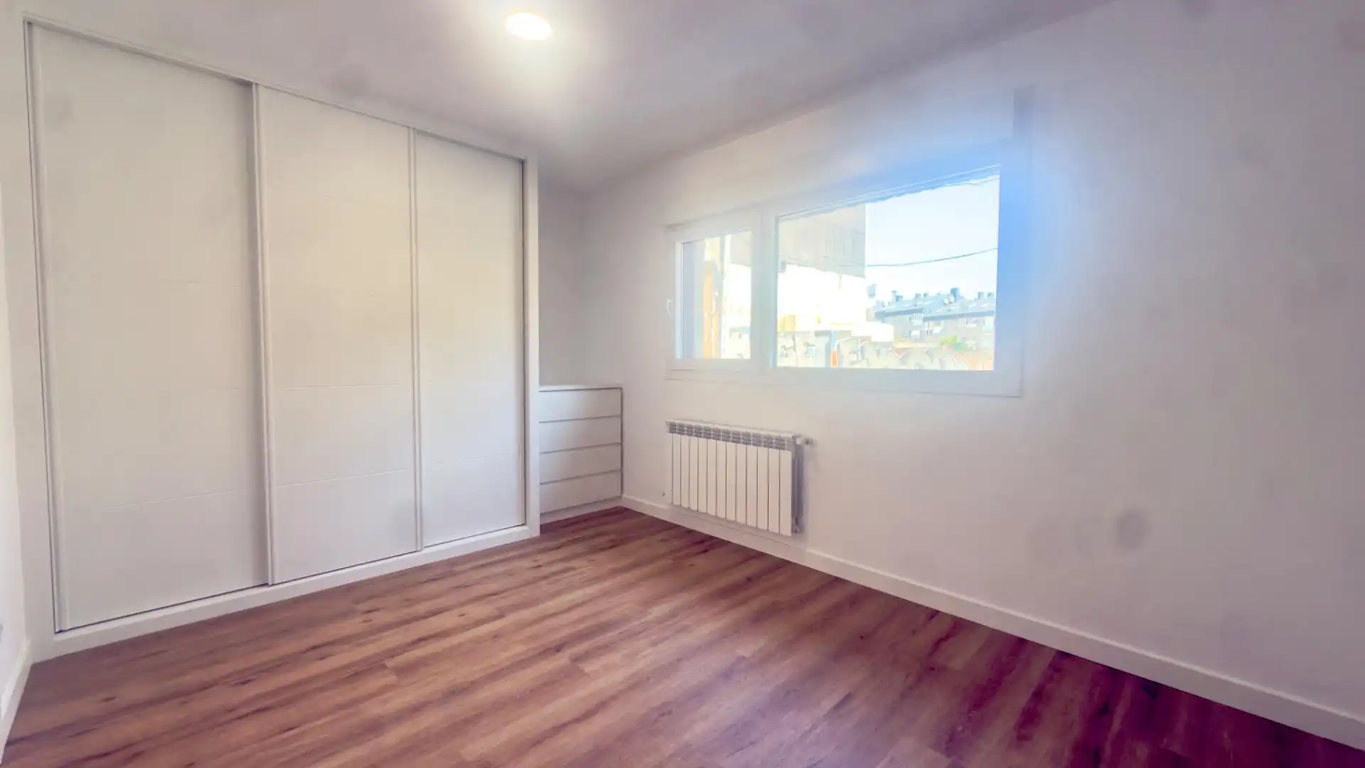 Habitación de Planta baja en venta en Ourense Capital  con Calefacción, Jardín privado y Terraza