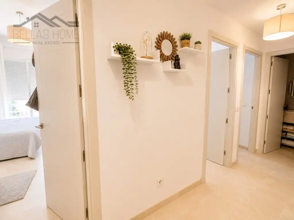 Maisonette zum Verkauf in Estepona mit Klimaanlage, Terrasse und Schwimmbad