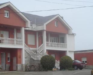 Vista exterior de Pis en venda en Navia amb Calefacció