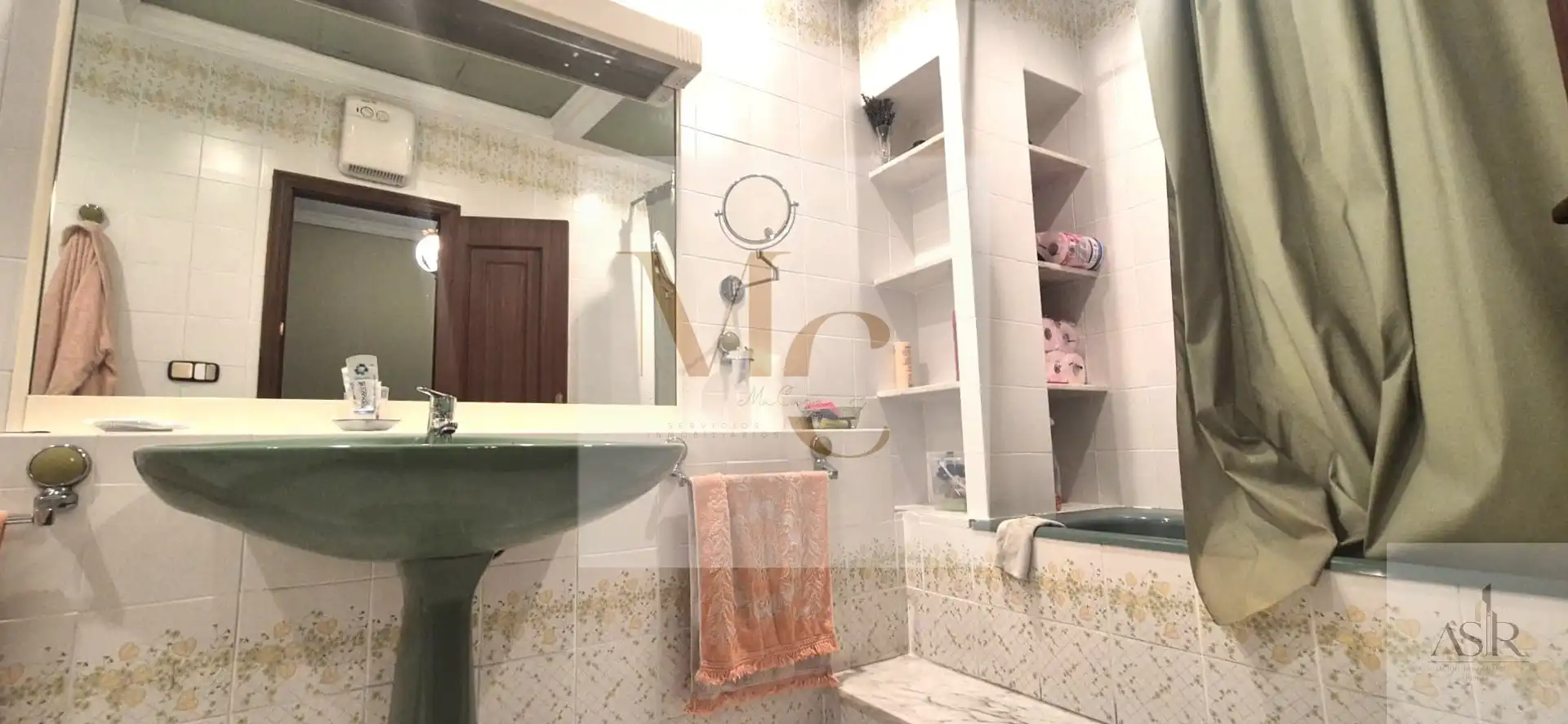 Bathroom of Houses for sale in Silla  with Storage room