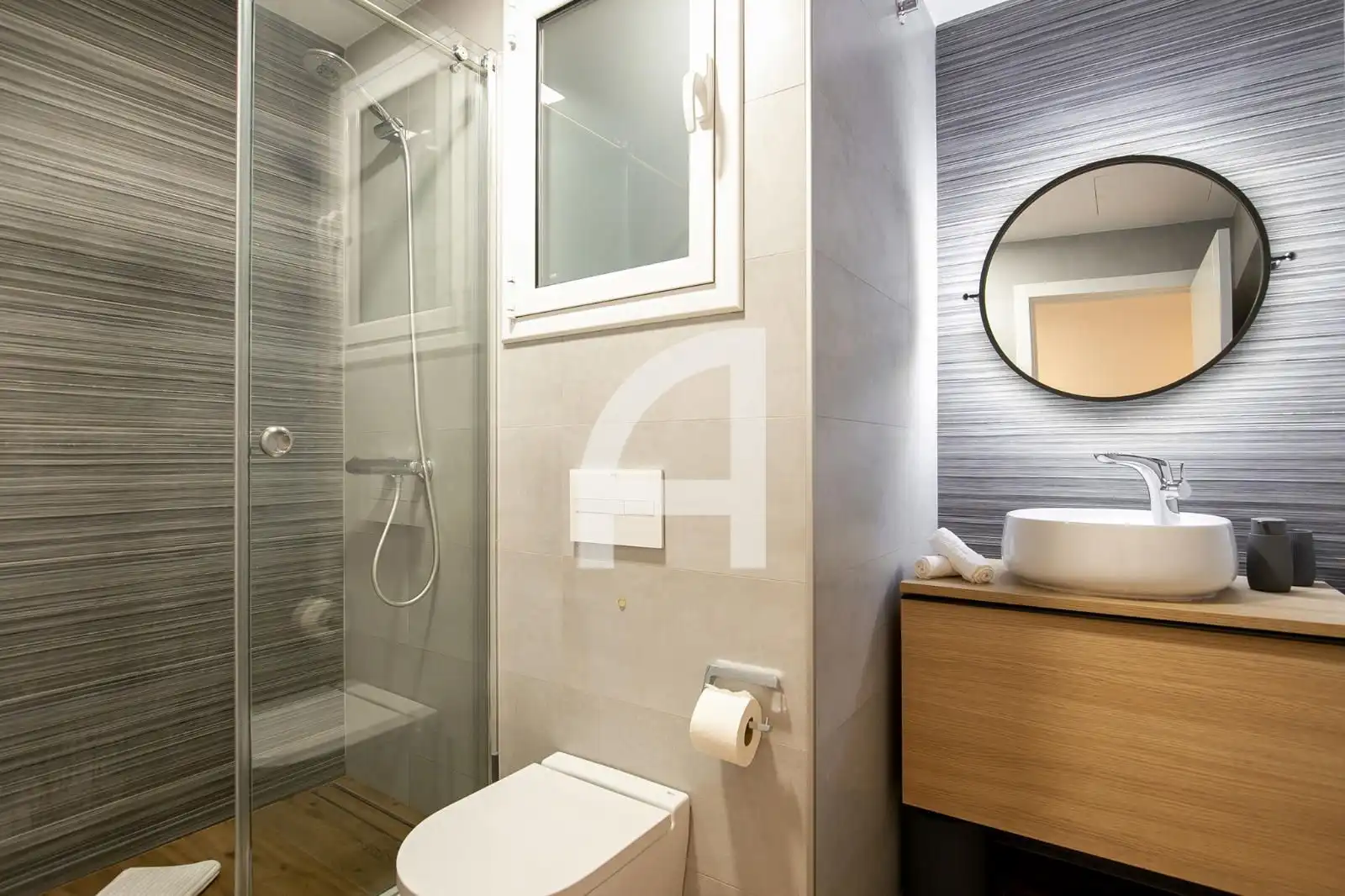 Bathroom of Flat for rent in Barcelona  with Air Conditioner, Heating and Parquet flooring