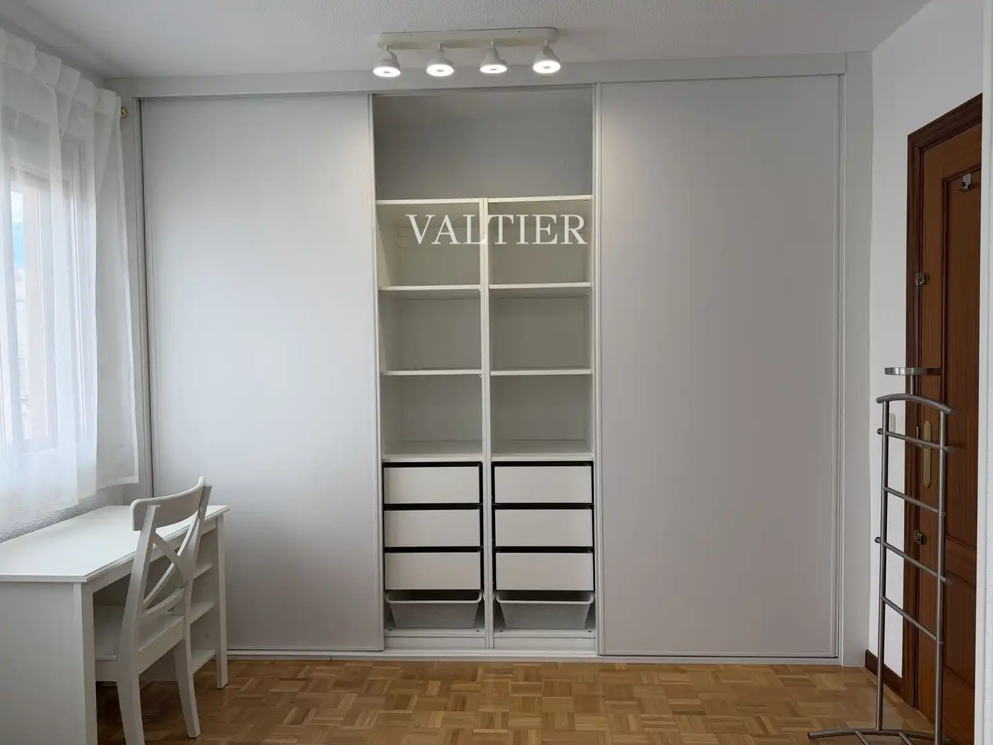 Attic for rent in Madrid  with Air Conditioner, Terrace and Furnished