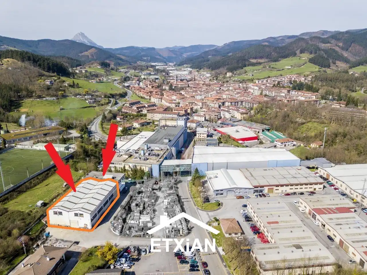 Außenansicht von Fabrikhallen zur Miete in Oñati
