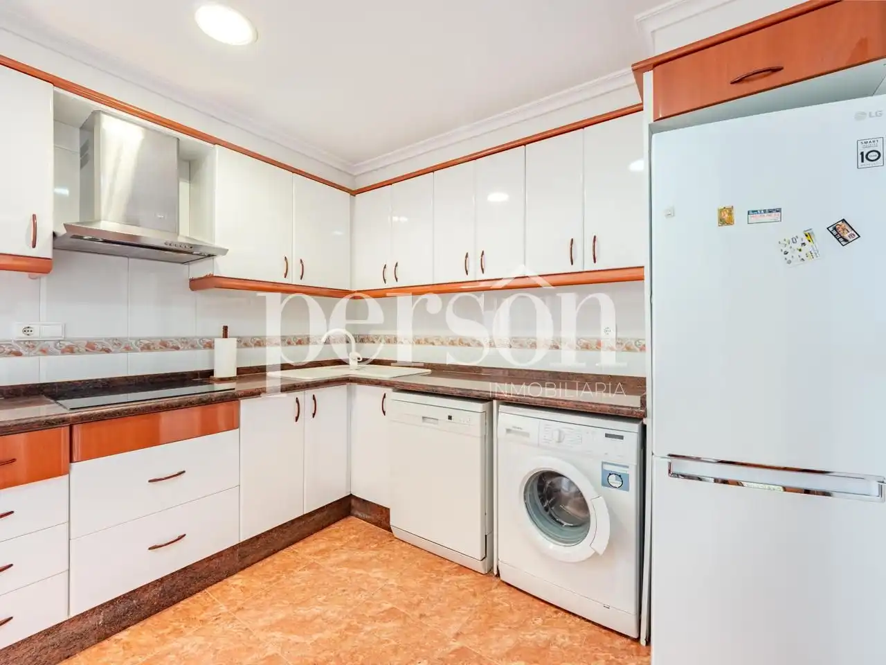Kitchen of Flat for sale in Valencia  with Air Conditioner, Heating and Balcony