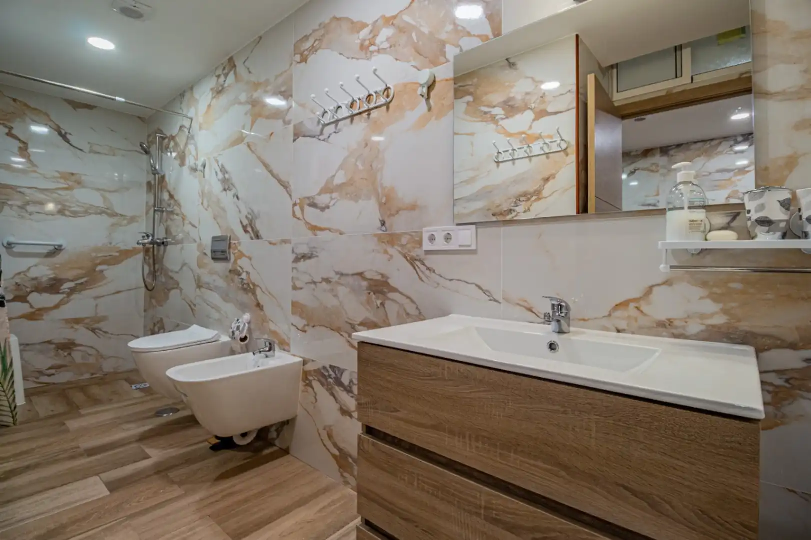 Baño de Casa o chalet en venta en L'Alfàs del Pi con Aire acondicionado, Calefacción y Jardín privado