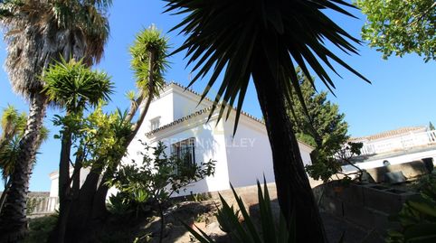 FANTÁSTICO CHALET DE 5 DORMITORIOS EN PUEBLO NUEVO DE GUADIARO CON GRAN PARCELA Y PISCINA