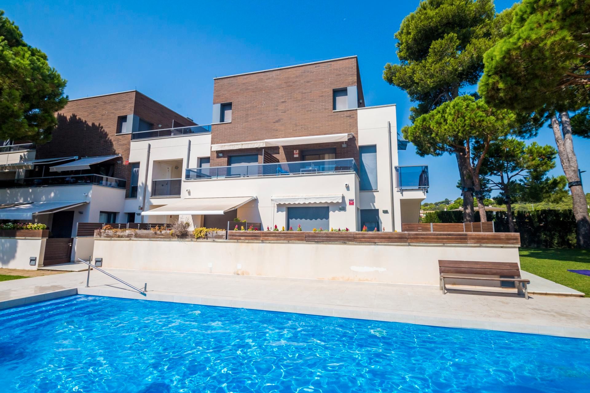 Exterior view of Duplex for sale in Castell-Platja d'Aro  with Air Conditioner, Heating and Washing machine