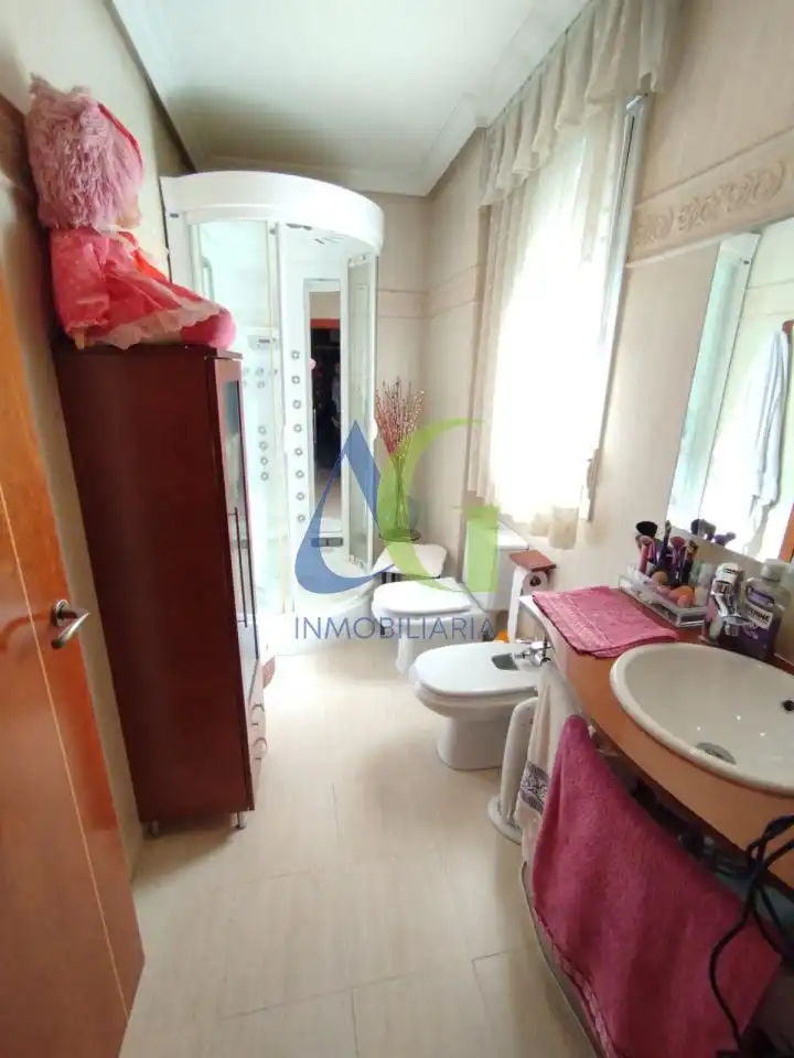 Bedroom of Houses for sale in Villaquilambre  with Heating and Private garden