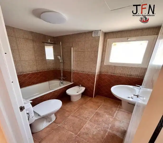 Bany de Apartament en venda en La Oliva amb Jardí privat, Terrassa i Traster