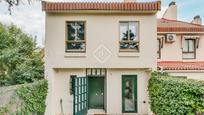 Vista exterior de Casa o xalet en venda en La Moraleja amb Aire condicionat, Calefacció i Jardí privat