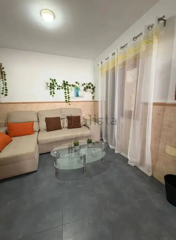 Sala d'estar de Casa adosada en venda en Orzola