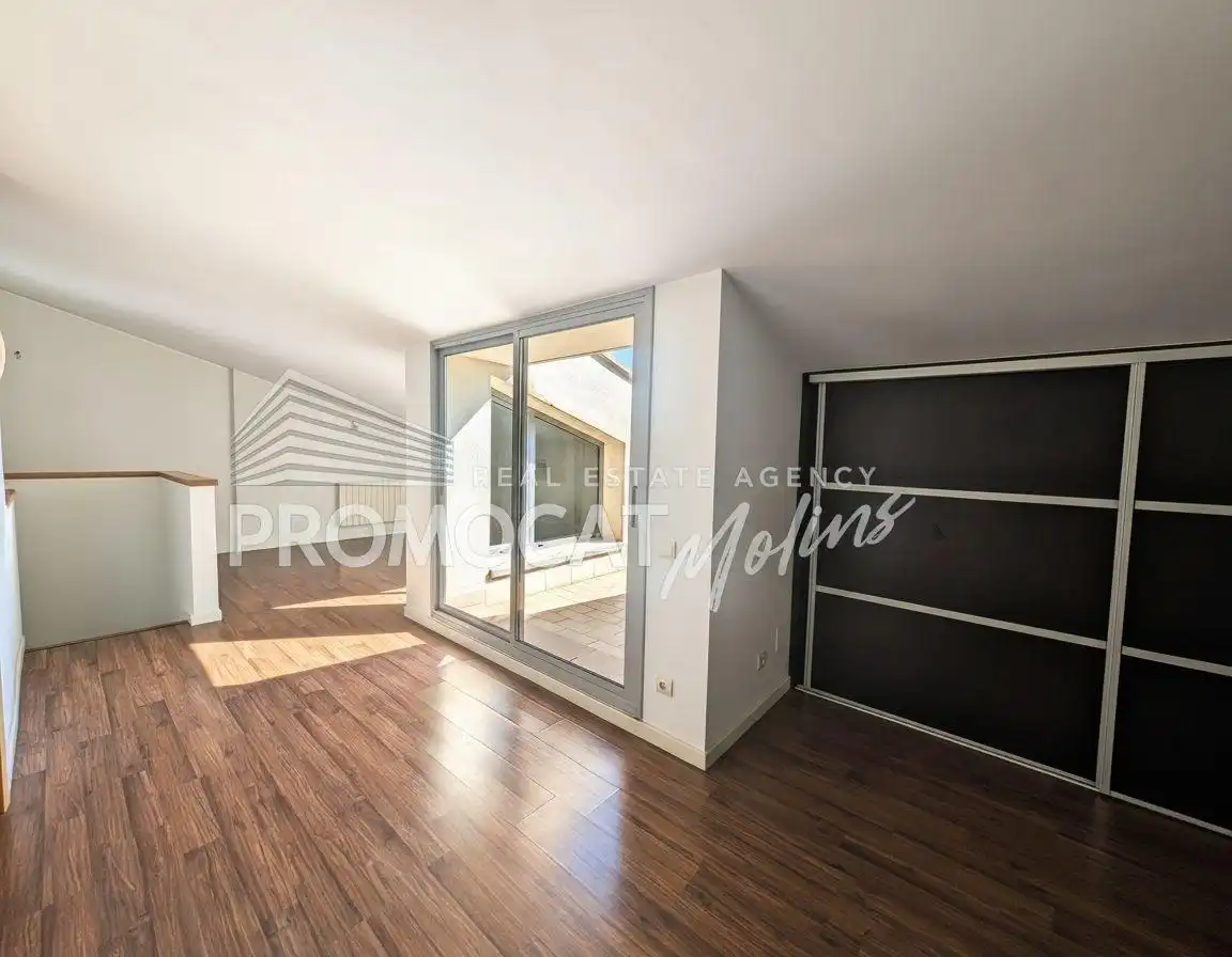 Habitación de Ático en venta en Molins de Rei con Aire acondicionado, Calefacción y Parquet