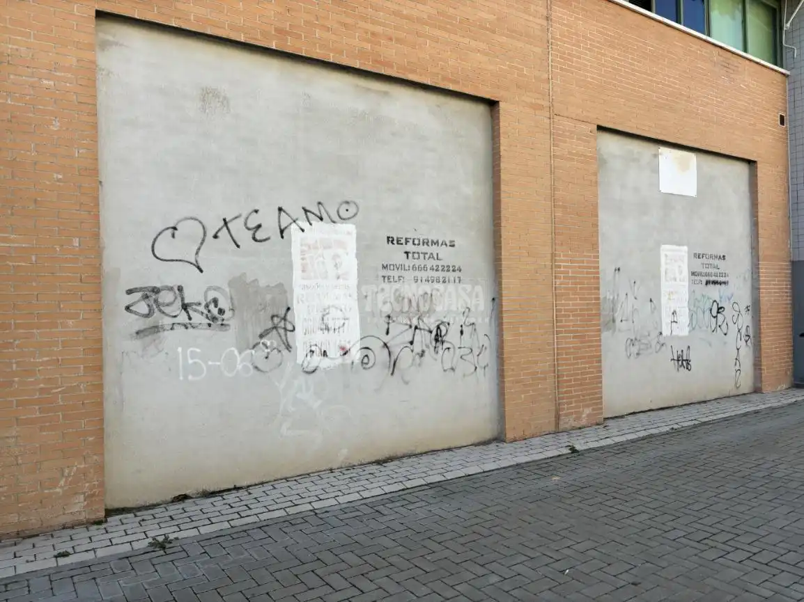 Vista exterior de Local de alquiler en Arroyomolinos (Madrid)