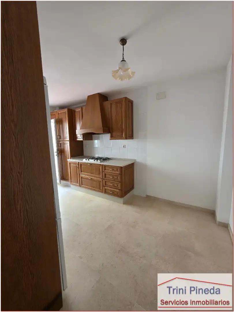 Küche von Wohnung zum Verkauf in Sevilla mit Ofen und Waschmaschine