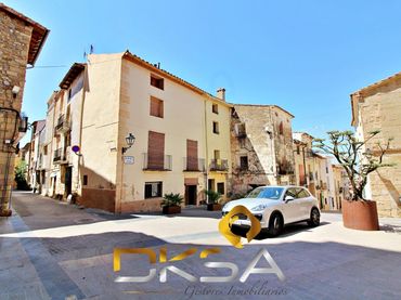 Casa amb balcó en venda a ESGLESIA