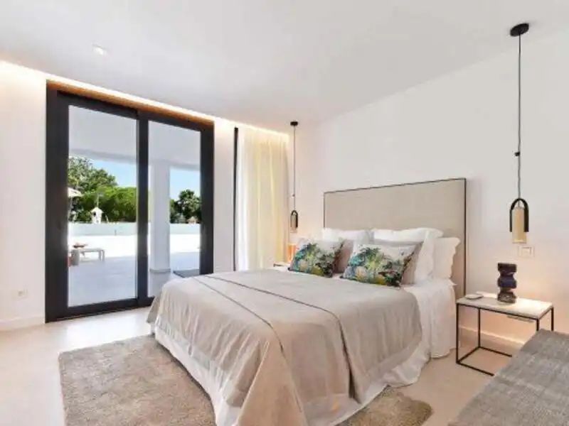 Dormitori de Casa o xalet de lloguer en Marbella amb Aire condicionat, Jardí privat i Terrassa