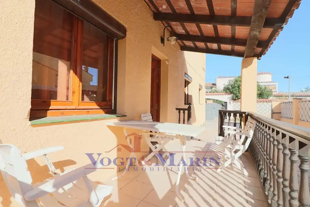 Casa con terraza en venta en Carrer Requesens, imagen 3