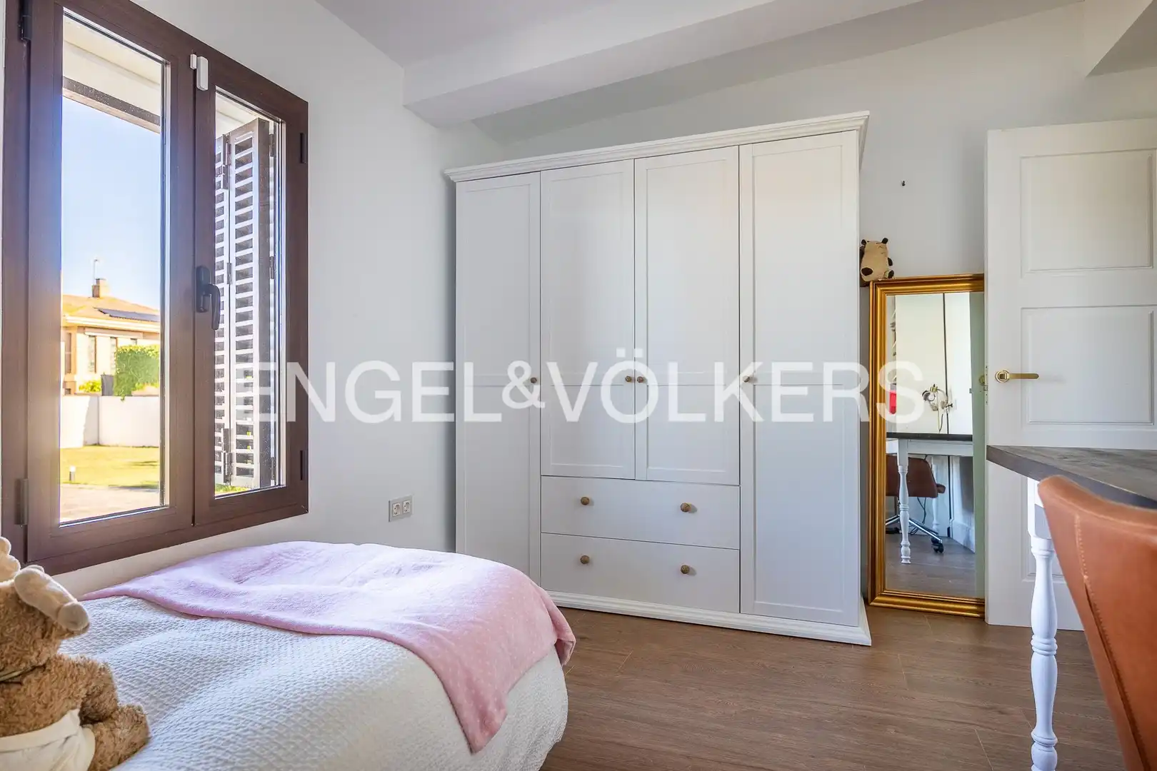 Bedroom of Houses for sale in Valencina de la Concepción  with Air Conditioner, Heating and Private garden