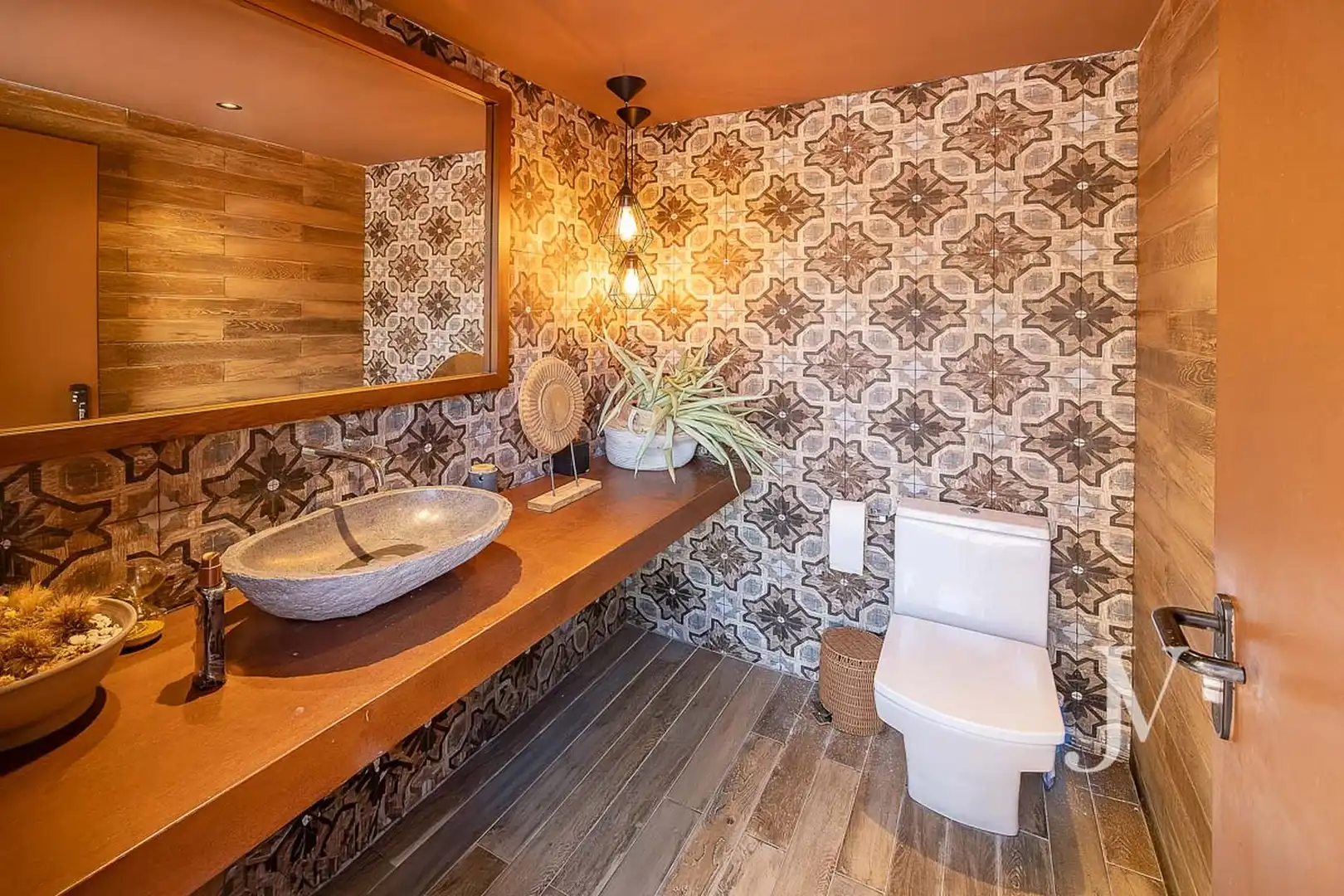 Badezimmer von Einfamilien-Reihenhaus zum Verkauf in Pozuelo de Alarcón mit Klimaanlage, Heizung und Privatgarten