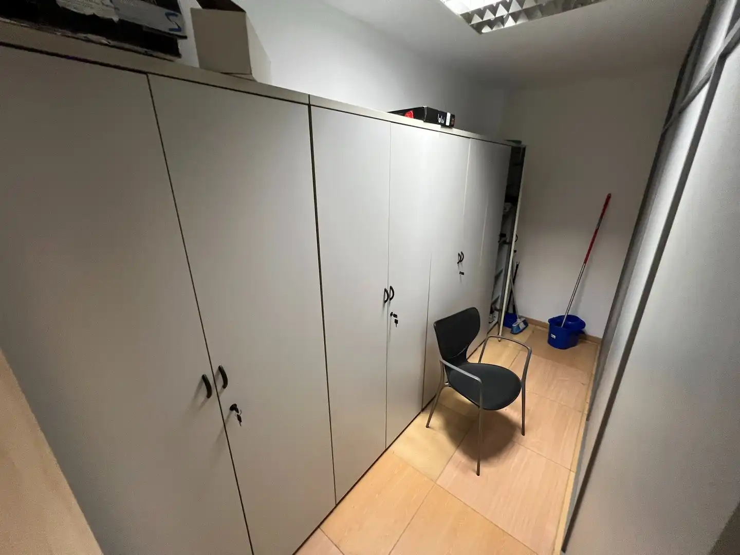 Habitación de Oficina de alquiler en A Coruña Capital  con Aire acondicionado, Calefacción y Amueblado