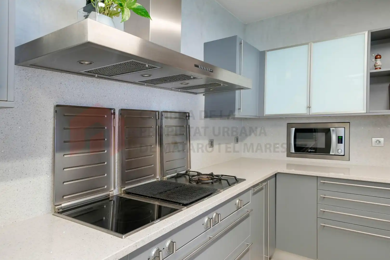 Cuina de Casa o xalet en venda en Mataró amb Aire condicionat, Calefacció i Jardí privat