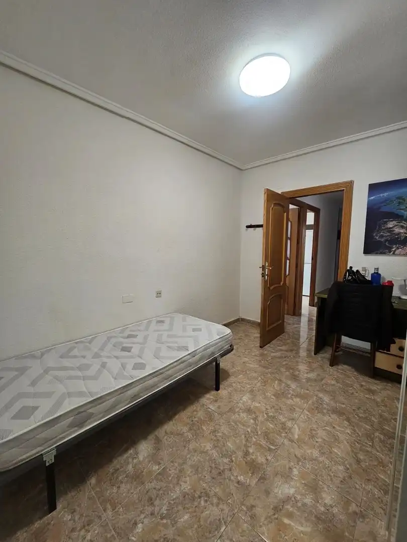 Dormitori de Apartament de lloguer en Torrevieja amb Aire condicionat, Calefacció i Terrassa