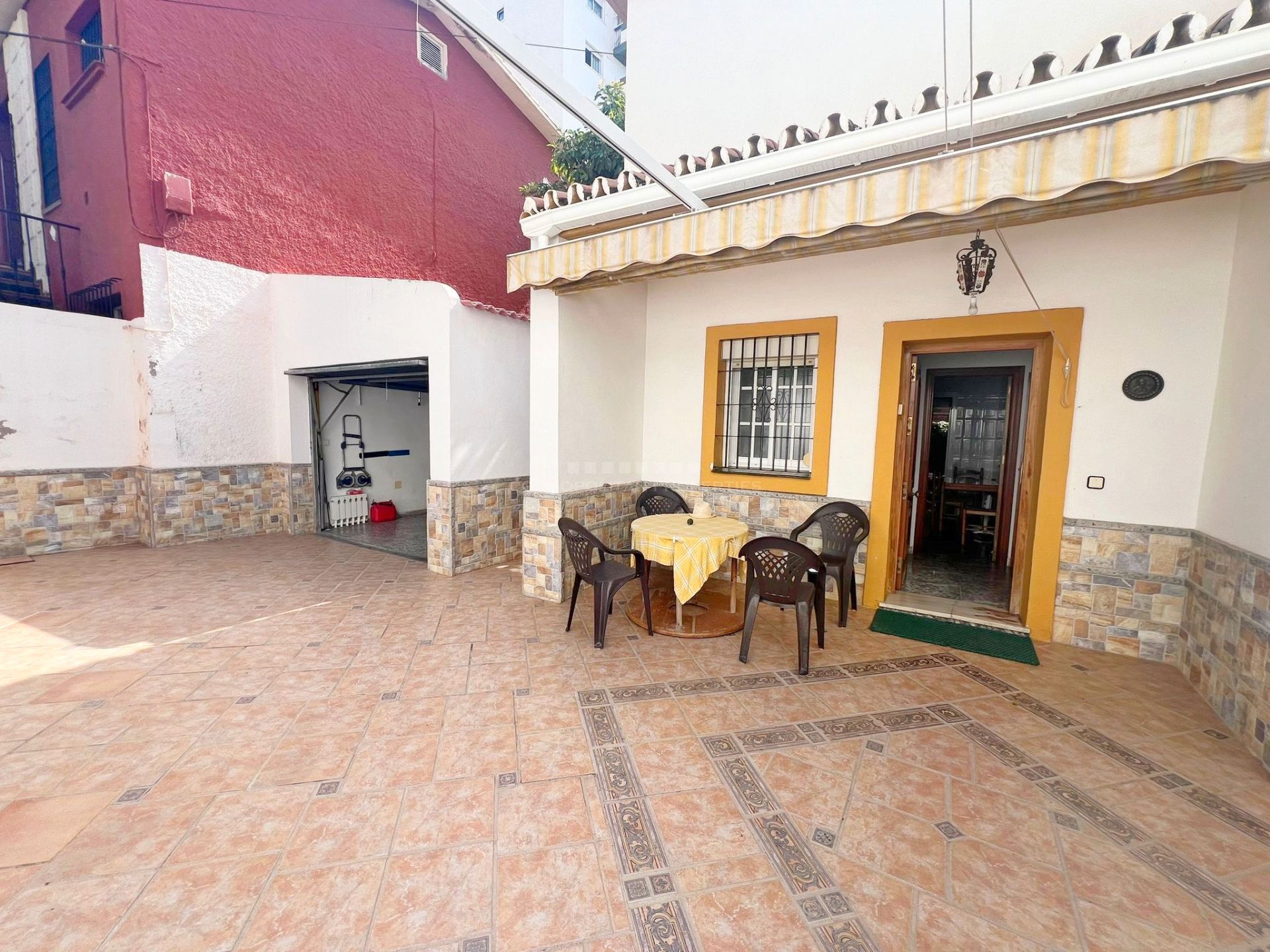 Jardí de Casa o xalet en venda en Torremolinos amb Aire condicionat, Terrassa i Moblat