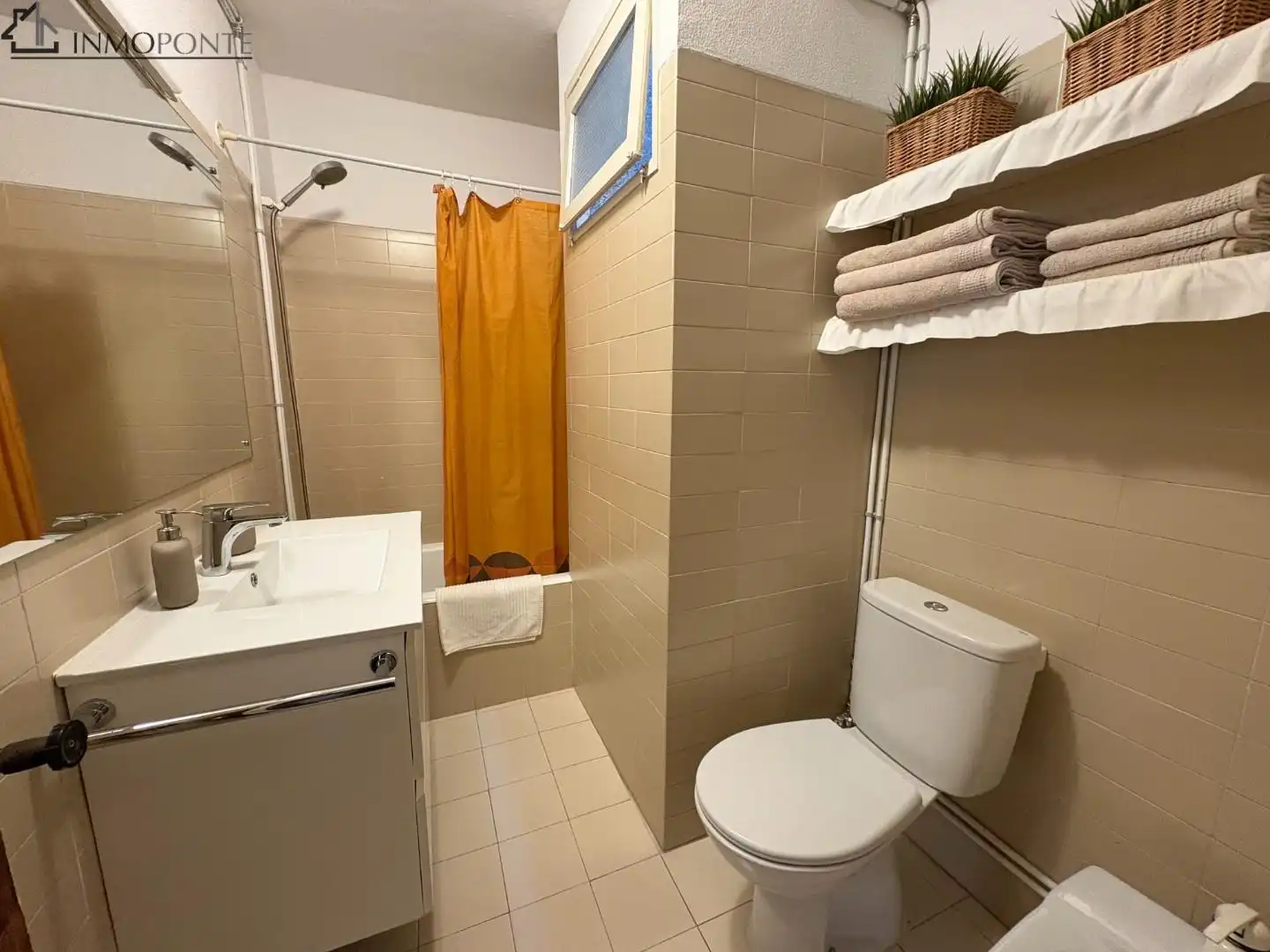 Bathroom of Flat for rent in Pontevedra Capital 