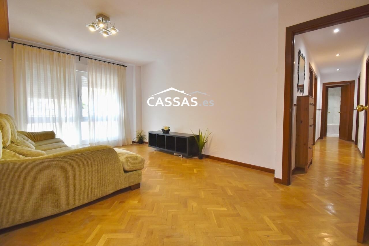 Sala d'estar de Pis en venda en Torrejón de Ardoz amb Calefacció, Parquet i Piscina comunitària