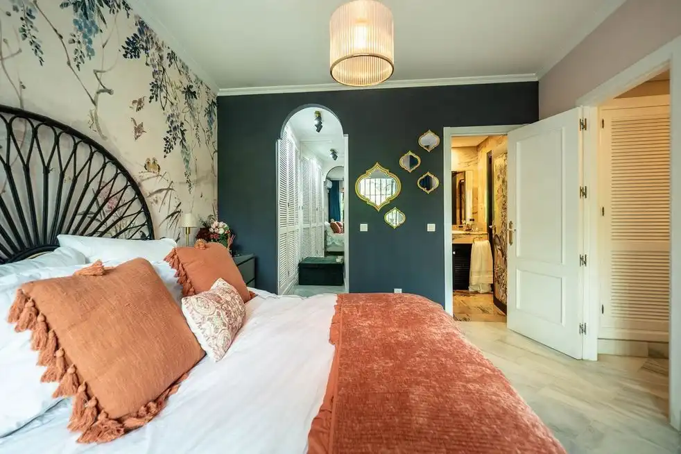 Dormitori de Apartament en venda en Marbella amb Aire condicionat, Moblat i Forn