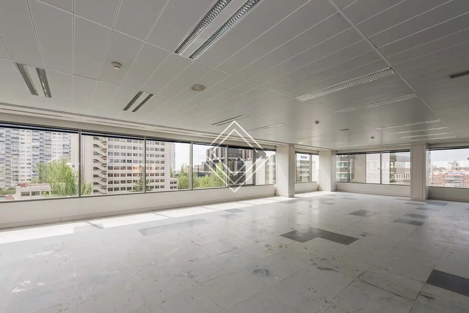 Office for rent in Madrid  with Air Conditioner and Heating