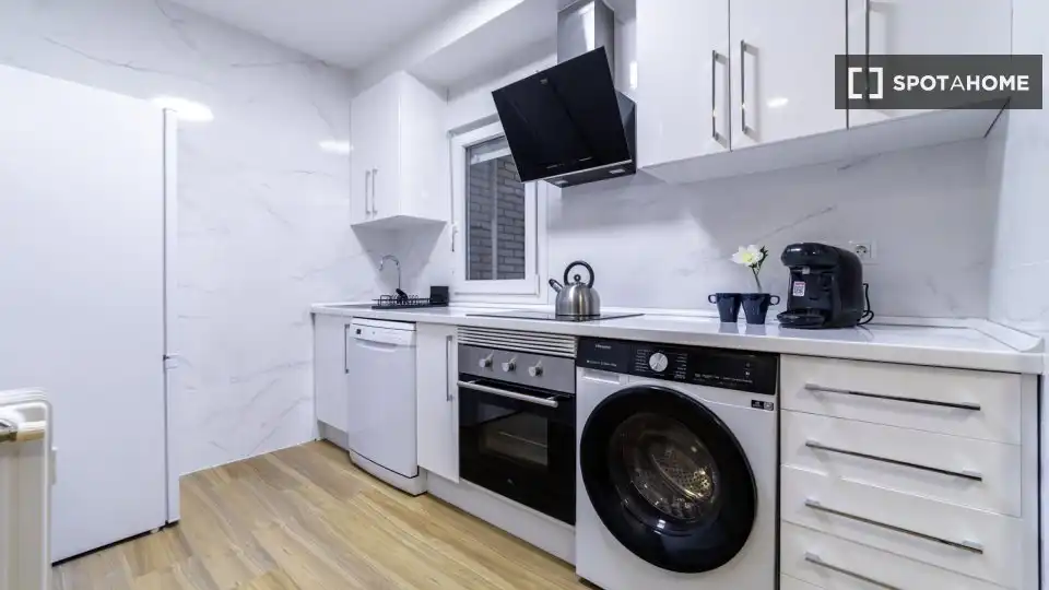 Cocina de Piso de alquiler en Madrid con Aire acondicionado, Calefacción y Amueblado