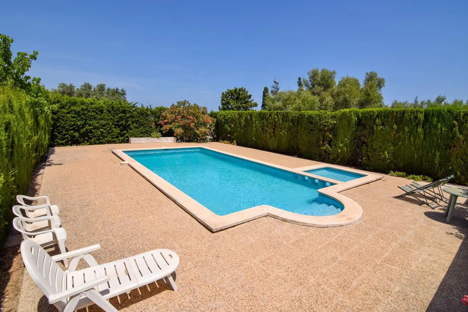 Schwimmbecken von Wohnungen zum Verkauf in Artà mit Klimaanlage, Heizung und Terrasse