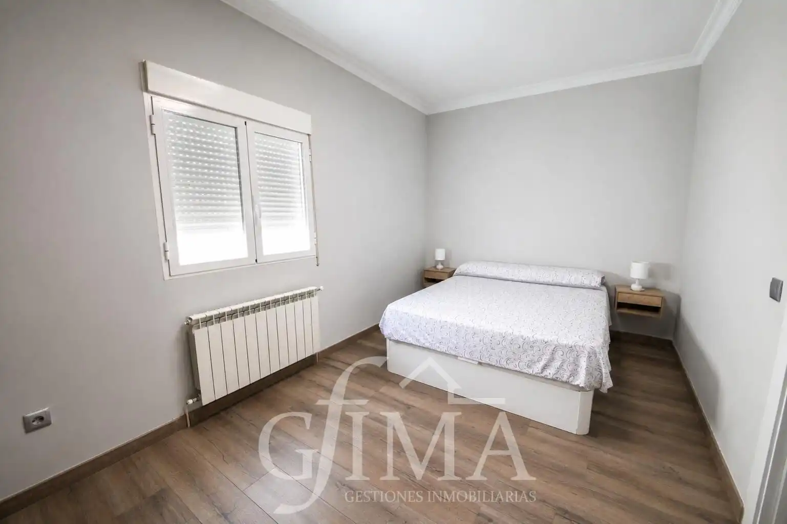 Habitación de Casa adosada en venta en Tomelloso con Calefacción y Trastero
