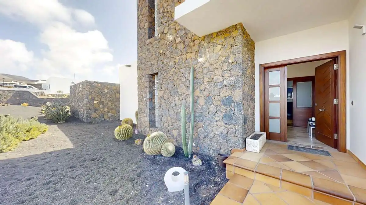 Vista exterior de Casa o xalet en venda en Yaiza amb Aire condicionat, Jardí privat i Traster