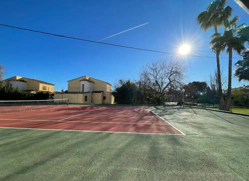 Aparcament de Pis en venda en Alcalà de Xivert amb Jardí privat, Terrassa i Moblat