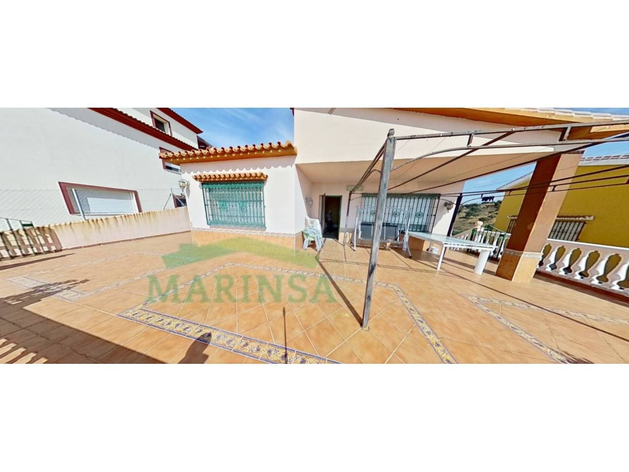 Vista exterior de Casa o xalet en venda en Vélez-Málaga amb Jardí privat i Terrassa